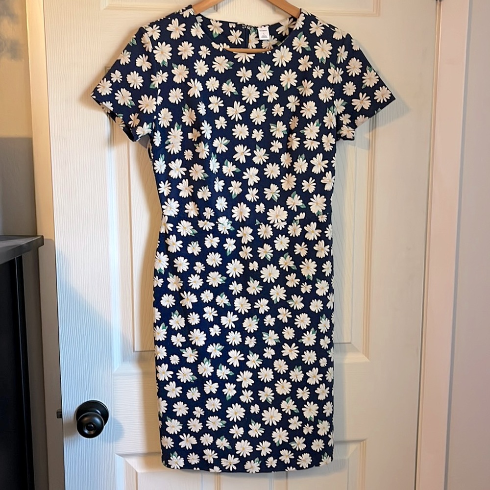 *3 for $15 Navy and white daisy floral dress